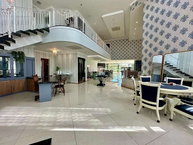 SOBRADO ESPETACULAR EM CONDOMÍNIO DE LUXO.: 5ª foto da galeria de imagens do imóvel