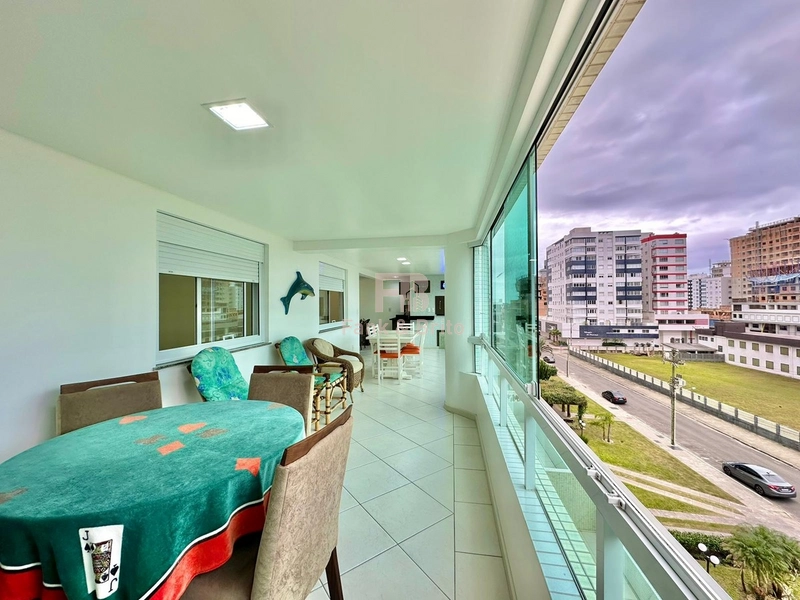 Apartamento Amplo de 3 Dormitórios com Vista para a Praça: 3ª foto da galeria de imagens do imóvel