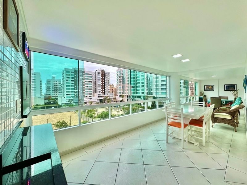 Apartamento Amplo de 3 Dormitórios com Vista para a Praça: 1ª foto da galeria de imagens do imóvel