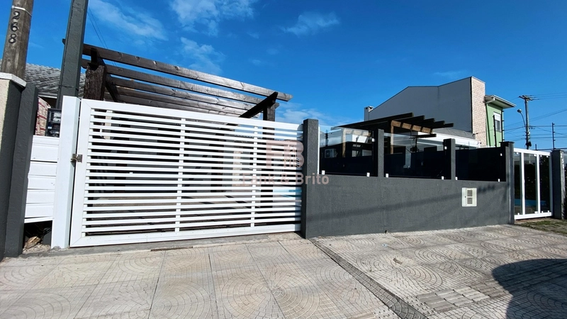 Casa com piscina em Capão da Canoa: 1ª foto da galeria de imagens do imóvel