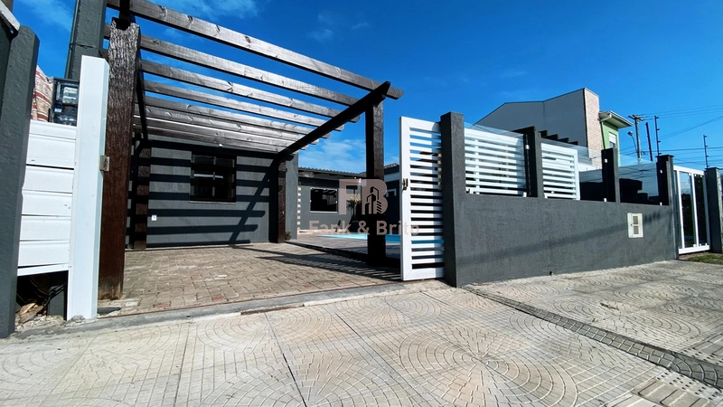 Casa com piscina em Capão da Canoa: 3ª foto da galeria de imagens do imóvel