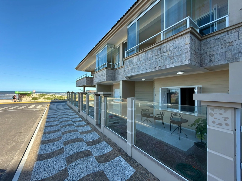 SOBRADO EXCLUSIVO DE FRENTE A PRAÇA AVEZON COM VISTA ETERNA PARA OMAR.: 2ª foto da galeria de imagens do imóvel