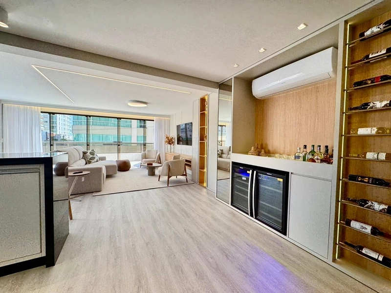 APARTAMENTO FINAMENTE MOBILIADO, DECORADO E COM UM TERRAÇO INCRÍVEL! : 2ª foto da galeria de imagens do imóvel