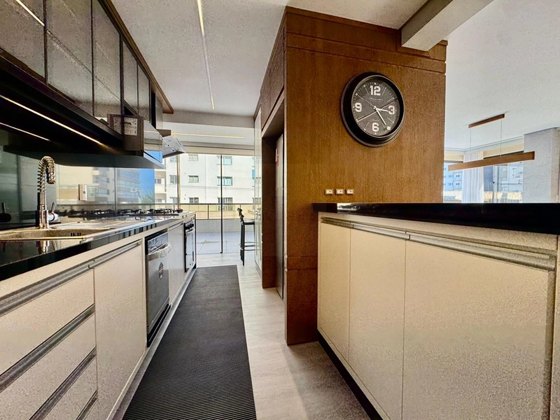 APARTAMENTO FINAMENTE MOBILIADO, DECORADO E COM UM TERRAÇO INCRÍVEL! : 6ª foto da galeria de imagens do imóvel