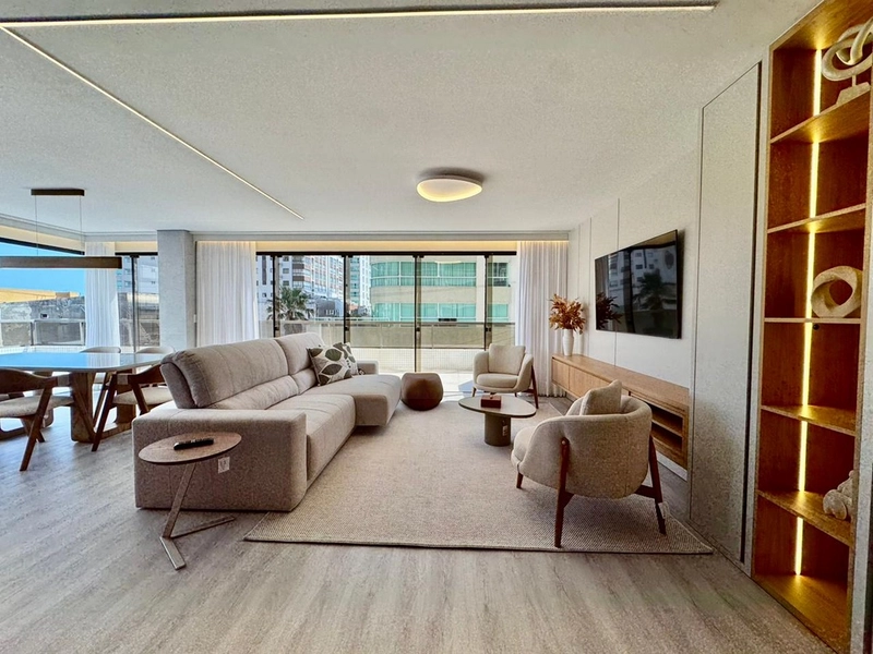 APARTAMENTO FINAMENTE MOBILIADO, DECORADO E COM UM TERRAÇO INCRÍVEL! : 3ª foto da galeria de imagens do imóvel