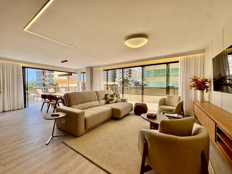 APARTAMENTO FINAMENTE MOBILIADO, DECORADO E COM UM TERRAÇO INCRÍVEL! : 5ª foto da galeria de imagens do imóvel