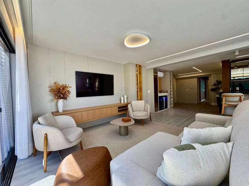 APARTAMENTO FINAMENTE MOBILIADO, DECORADO E COM UM TERRAÇO INCRÍVEL! : 8ª foto da galeria de imagens do imóvel