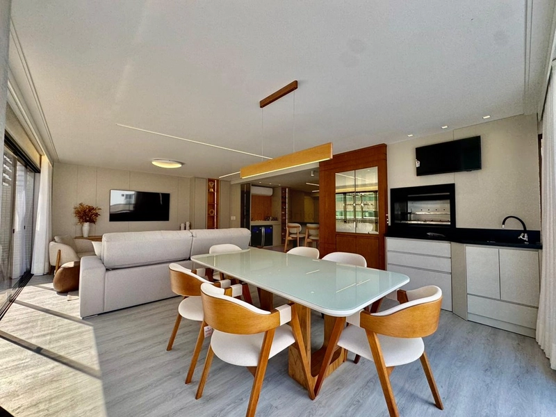 APARTAMENTO FINAMENTE MOBILIADO, DECORADO E COM UM TERRAÇO INCRÍVEL! : 15ª foto da galeria de imagens do imóvel