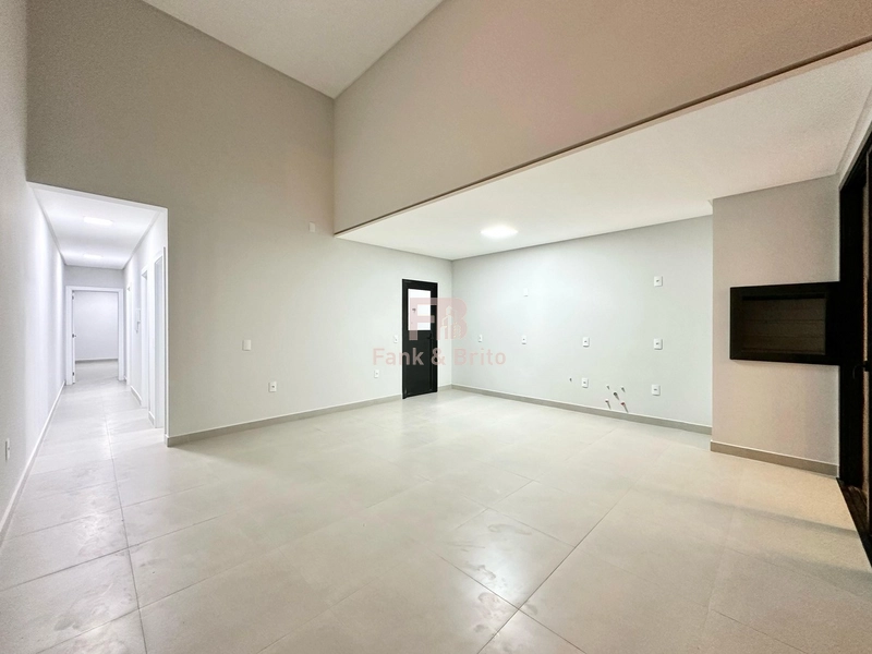 CASA A VENDA EM CAPÃO DA CANOA A DUAS QUADRAS DO MAR: 8ª foto da galeria de imagens do imóvel