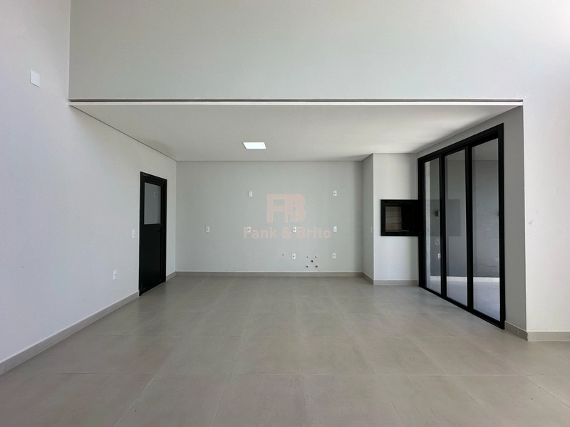 CASA A VENDA EM CAPÃO DA CANOA A DUAS QUADRAS DO MAR: 7ª foto da galeria de imagens do imóvel