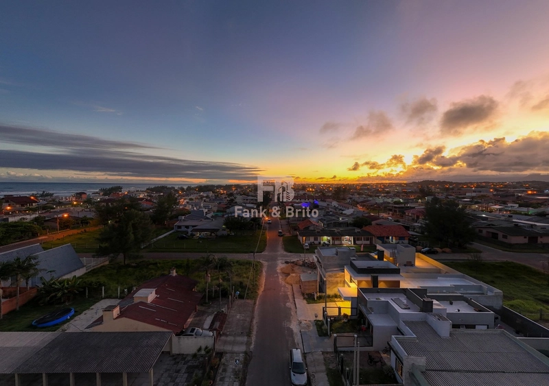 CASA A VENDA EM CAPÃO DA CANOA A DUAS QUADRAS DO MAR: 24ª foto da galeria de imagens do imóvel