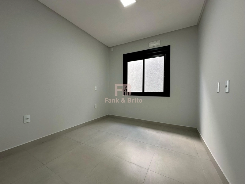 CASA A VENDA EM CAPÃO DA CANOA A DUAS QUADRAS DO MAR: 12ª foto da galeria de imagens do imóvel