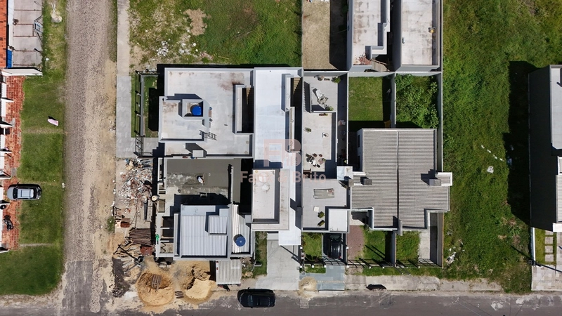 CASA A VENDA EM CAPÃO DA CANOA A DUAS QUADRAS DO MAR: 23ª foto da galeria de imagens do imóvel