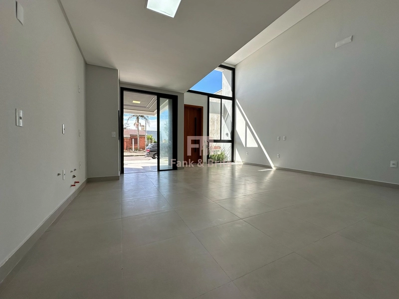 CASA A VENDA EM CAPÃO DA CANOA A DUAS QUADRAS DO MAR: 15ª foto da galeria de imagens do imóvel