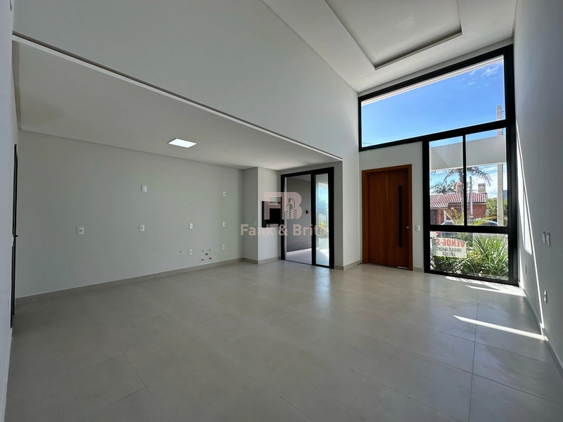 CASA A VENDA EM CAPÃO DA CANOA A DUAS QUADRAS DO MAR: 6ª foto da galeria de imagens do imóvel