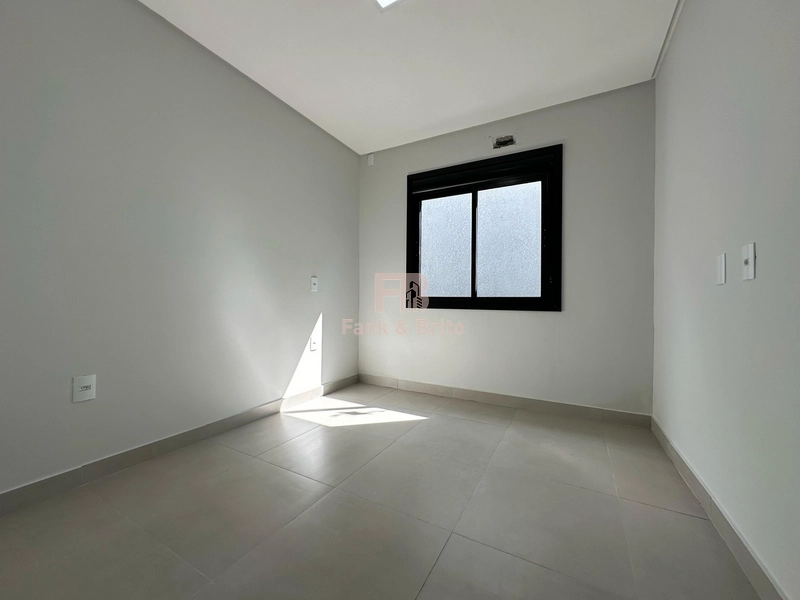 CASA A VENDA EM CAPÃO DA CANOA A DUAS QUADRAS DO MAR: 13ª foto da galeria de imagens do imóvel