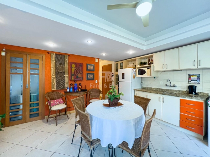 SACADA DE FRENTE PARA AVENIDA.: 7ª foto da galeria de imagens do imóvel