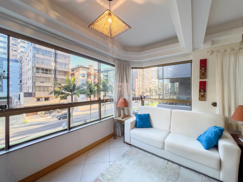 SACADA DE FRENTE PARA AVENIDA.: 2ª foto da galeria de imagens do imóvel