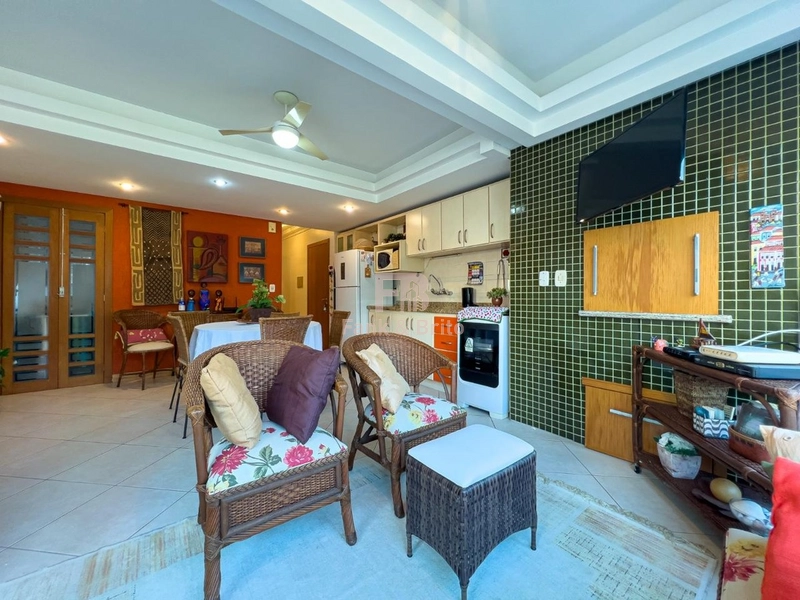 SACADA DE FRENTE PARA AVENIDA.: 6ª foto da galeria de imagens do imóvel