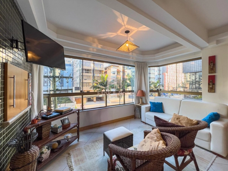 SACADA DE FRENTE PARA AVENIDA.: 3ª foto da galeria de imagens do imóvel