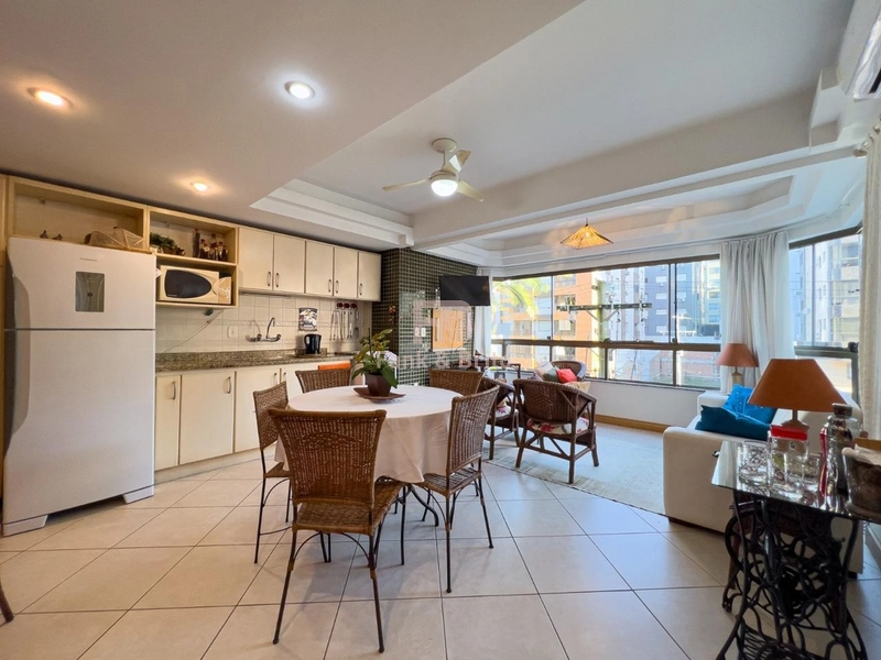 SACADA DE FRENTE PARA AVENIDA.: 4ª foto da galeria de imagens do imóvel