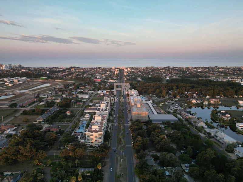 APARTAMENTO À VENDA  NA AVENIDA CENTRAL DE ATLÂNTIDA!: 30ª foto da galeria de imagens do imóvel