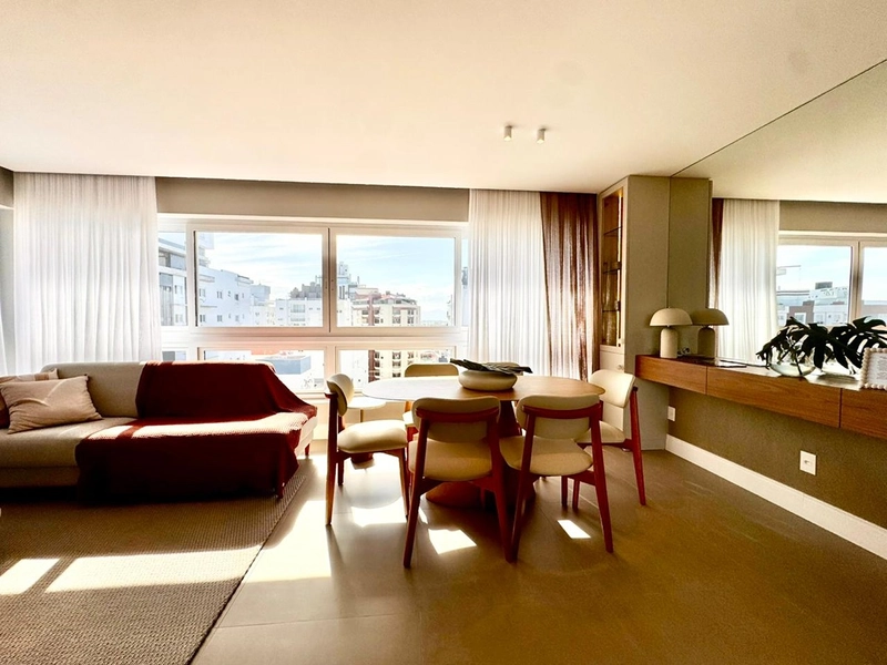 APARTAMENTO AO LADO DA PRAÇA FLAVIO BOIANOVSKI, DUAS QUADRAS DO MAR!: 8ª foto da galeria de imagens do imóvel