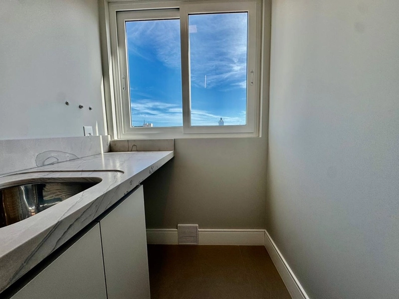 APARTAMENTO AO LADO DA PRAÇA FLAVIO BOIANOVSKI, DUAS QUADRAS DO MAR!: 16ª foto da galeria de imagens do imóvel