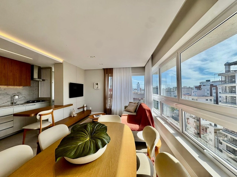 APARTAMENTO AO LADO DA PRAÇA FLAVIO BOIANOVSKI, DUAS QUADRAS DO MAR!: 6ª foto da galeria de imagens do imóvel