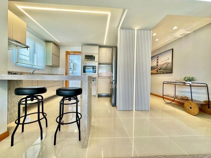 Junto a praça Luiz Bassani, pertinho do mar.: 12ª foto da galeria de imagens do imóvel