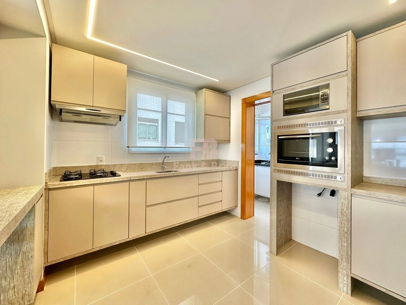 Junto a praça Luiz Bassani, pertinho do mar.: 11ª foto da galeria de imagens do imóvel