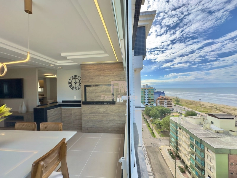 Junto a praça Luiz Bassani, pertinho do mar.: 6ª foto da galeria de imagens do imóvel