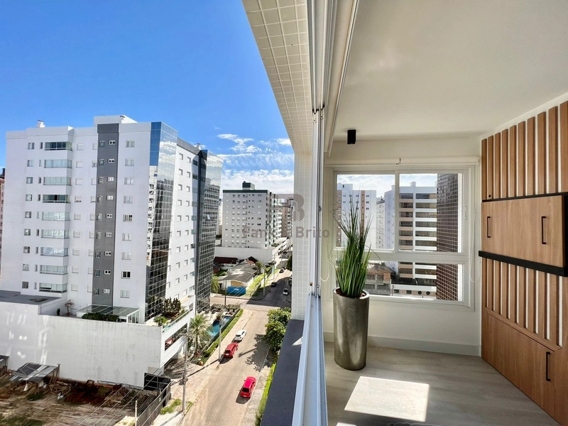 VENDE APARTAMENTO FINAMENTE MOBILIADO E DECORADO A DUAS QUADRAS DO MAR: 3ª foto da galeria de imagens do imóvel