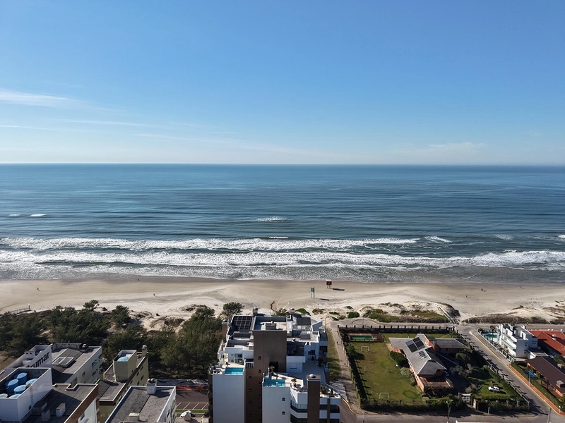 MANSÃO SUSPENSA FRENTE MAR, 4 QUARTOS e 4 VAGAS; CAPÃO DA CANOA; Viver de frente para o mar, com espaço de sobra e uma vista que não tem prazo para acabar.: 34ª foto da galeria de imagens do imóvel