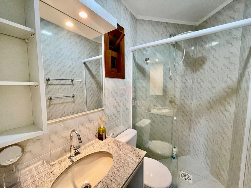 UM DORMITÓRIO COM VISTA MAR: 10ª foto da galeria de imagens do imóvel