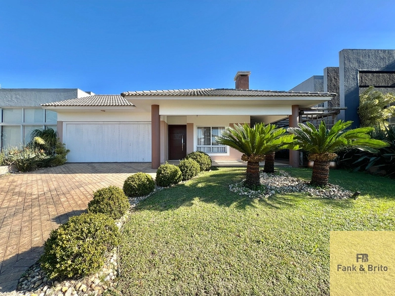 SOBRADO COM SALÃO DE FESTAS.: 1ª foto da galeria de imagens do imóvel