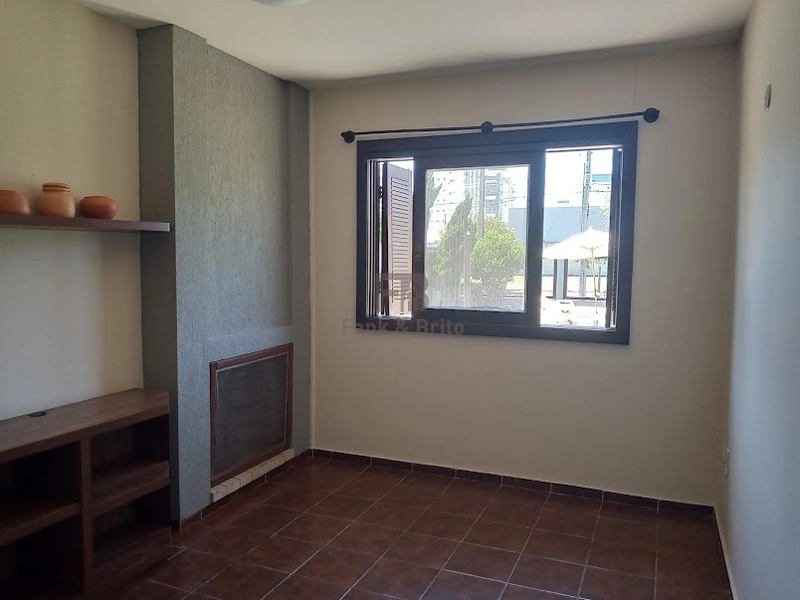 SOBRADO COM PISCINA NA ZONA NOVA: 5ª foto da galeria de imagens do imóvel