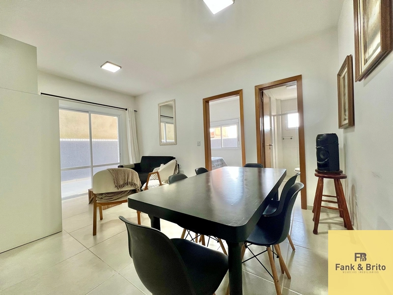 APARTAMENTO A VENDA DE 1 DORMITÓRIO A UMA QUADRA DO MAR.: 2ª foto da galeria de imagens do imóvel