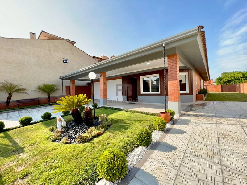 CASA A VENDA PRÓXIMO DO MAR EM XANGRI-LÁ: 1ª foto da galeria de imagens do imóvel