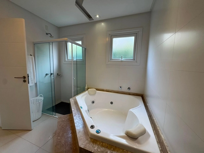 Casa de Alto Padrão à Venda no Condado de Capão | Oportunidade Única Abaixo do Valor de Mercado: 33ª foto da galeria de imagens do imóvel