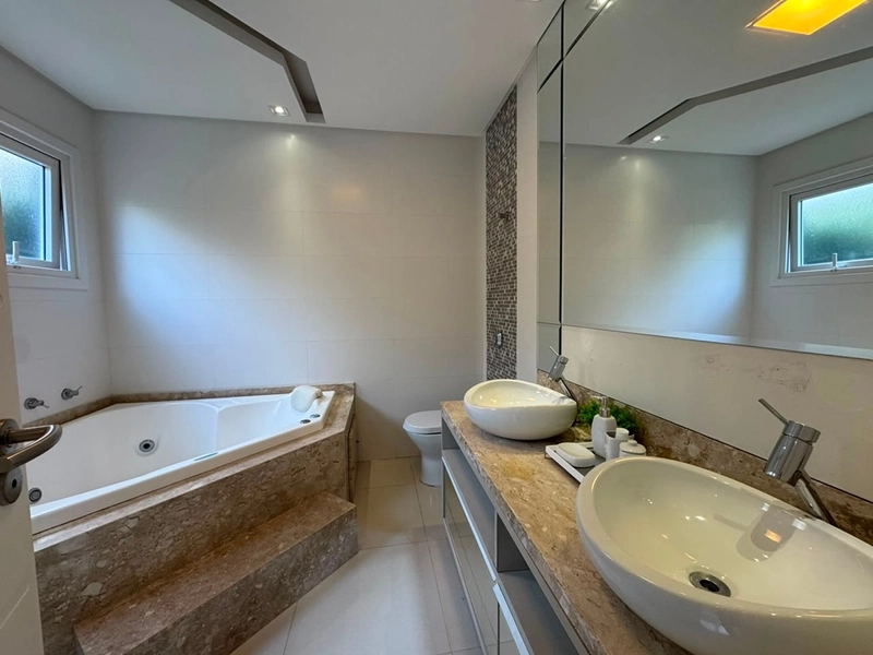 Casa de Alto Padrão à Venda no Condado de Capão | Oportunidade Única Abaixo do Valor de Mercado: 18ª foto da galeria de imagens do imóvel