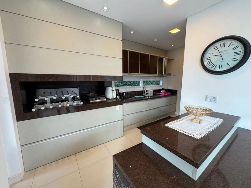 Casa de Alto Padrão à Venda no Condado de Capão | Oportunidade Única Abaixo do Valor de Mercado: 32ª foto da galeria de imagens do imóvel