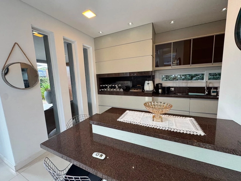 Casa de Alto Padrão à Venda no Condado de Capão | Oportunidade Única Abaixo do Valor de Mercado: 29ª foto da galeria de imagens do imóvel