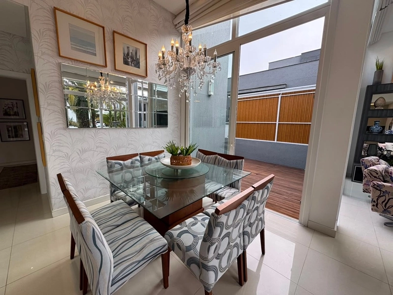 Casa de Alto Padrão à Venda no Condado de Capão | Oportunidade Única Abaixo do Valor de Mercado: 3ª foto da galeria de imagens do imóvel