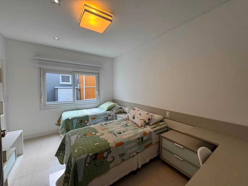 Casa de Alto Padrão à Venda no Condado de Capão | Oportunidade Única Abaixo do Valor de Mercado: 17ª foto da galeria de imagens do imóvel