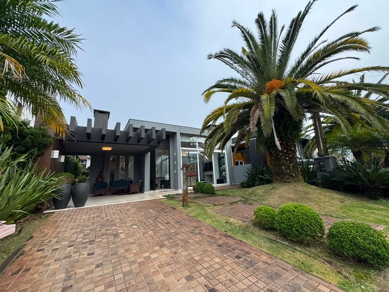 Casa de Alto Padrão à Venda no Condado de Capão | Oportunidade Única Abaixo do Valor de Mercado: 34ª foto da galeria de imagens do imóvel