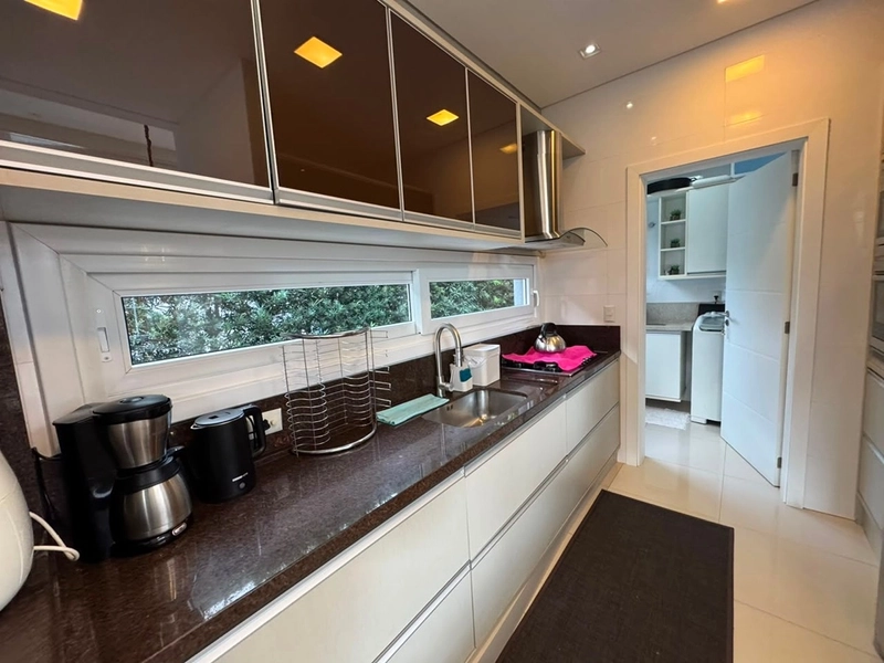 Casa de Alto Padrão à Venda no Condado de Capão | Oportunidade Única Abaixo do Valor de Mercado: 25ª foto da galeria de imagens do imóvel