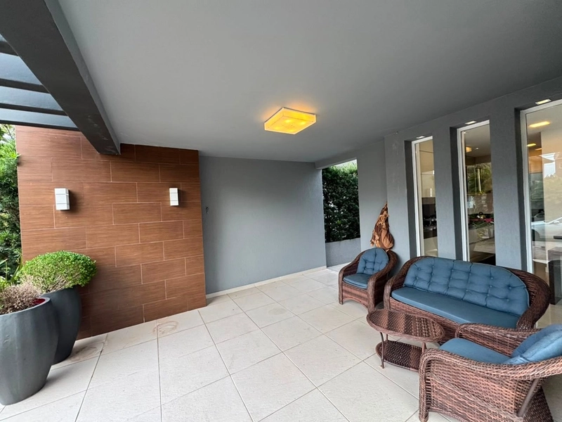 Casa de Alto Padrão à Venda no Condado de Capão | Oportunidade Única Abaixo do Valor de Mercado: 24ª foto da galeria de imagens do imóvel