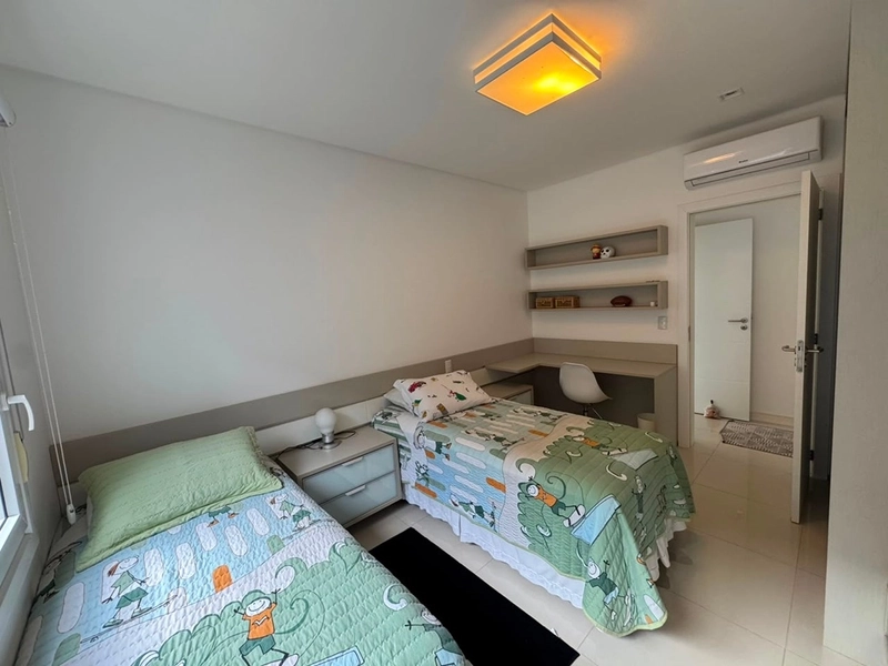 Casa de Alto Padrão à Venda no Condado de Capão | Oportunidade Única Abaixo do Valor de Mercado: 37ª foto da galeria de imagens do imóvel