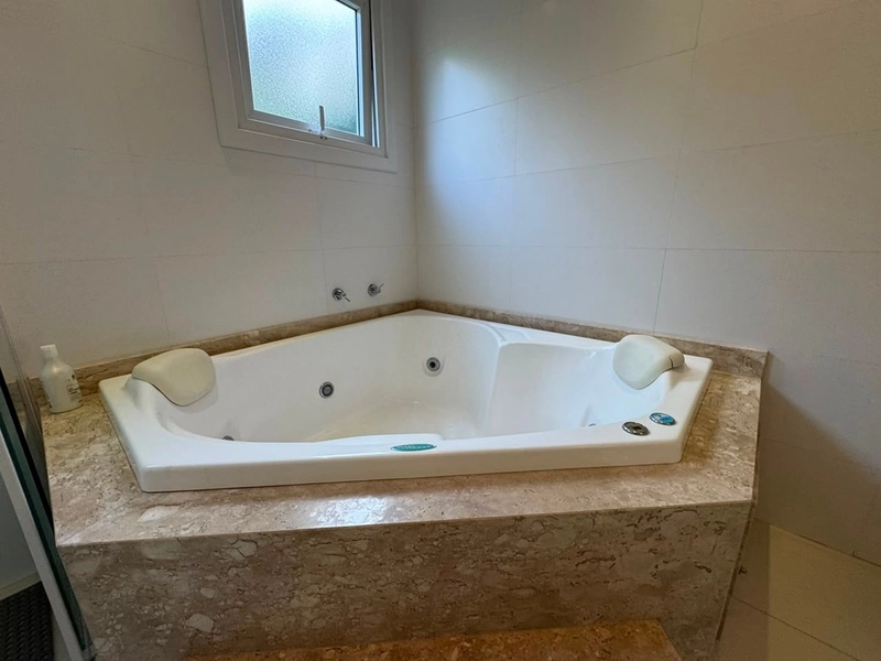 Casa de Alto Padrão à Venda no Condado de Capão | Oportunidade Única Abaixo do Valor de Mercado: 28ª foto da galeria de imagens do imóvel